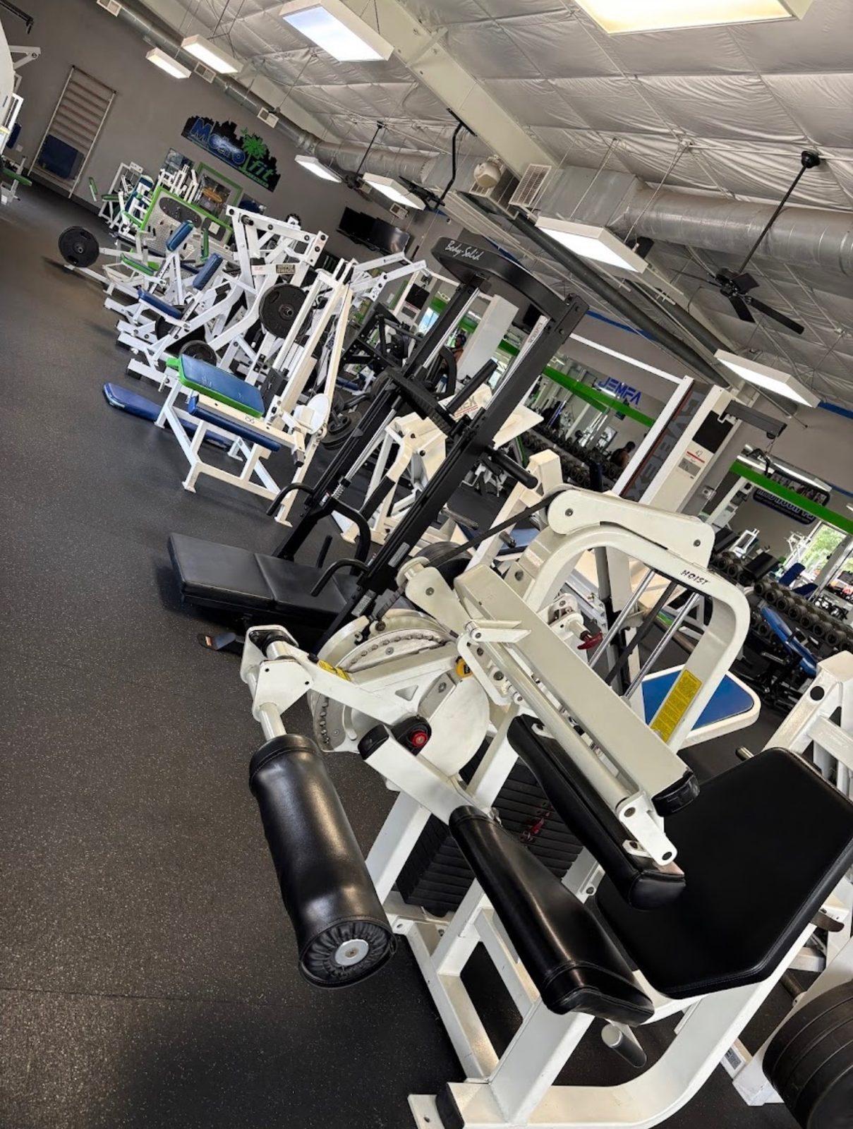 Plate-loaded machines on the floor